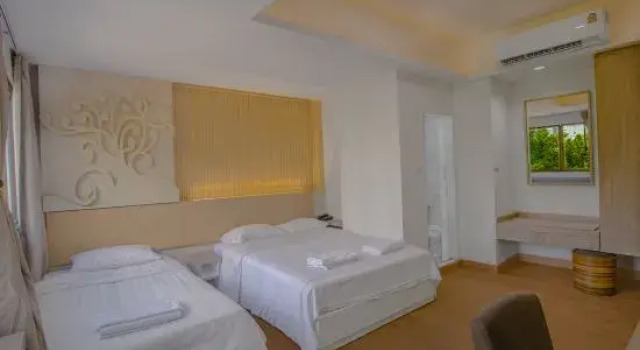 Люкс с 3 комнатами Royal Garden Home Hotel