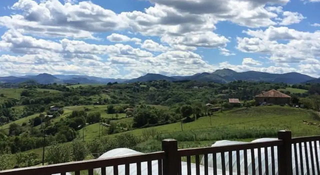 Двухместный номер Standard с балконом и с видом на сад Casa Rural Aristondo Agroturismo