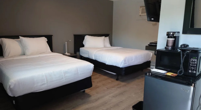 Traveler's Inn, Varaa Hotelli Kenora Ontario