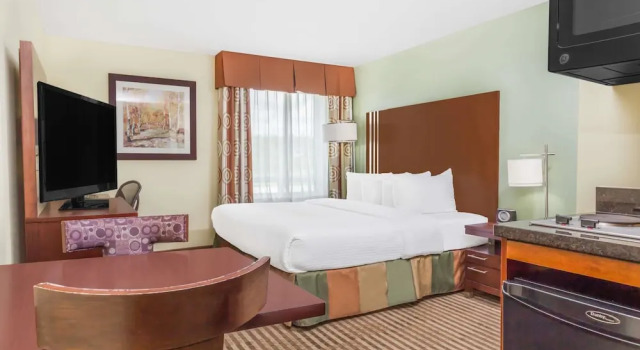 Ramada Carlyle, Rezerwuj Hotel Carlyle Saskatchewan