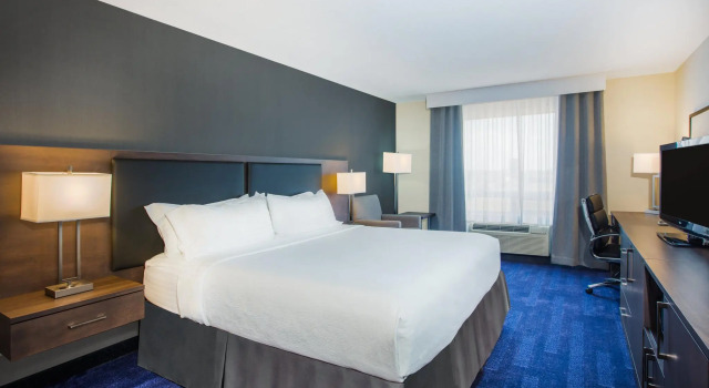Двухместный номер Standard Holiday Inn & Suites Grande Prairie Conference Center by IHG