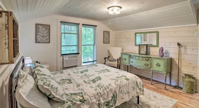 Country-chic Cotter Home w/ Outdoor Living Space!, Varaa Lomakoti Cotter 