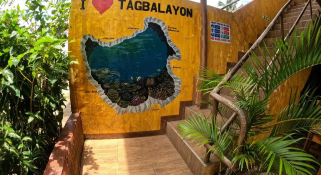 Кровать в общем номере TAGBALAYON Lodging House