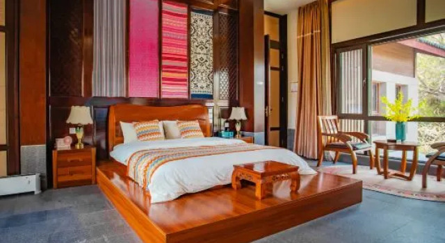 Двухместный люкс Deluxe с балконом и с видом на сад Lijiang YOLO  Courtyard Villa of Snow Mountain