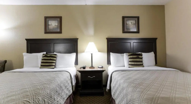 Четырёхместный номер Standard Grand View Inn & Suites