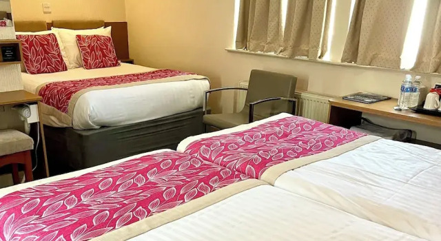 Семейный номер Standard Clifton Court Hotel