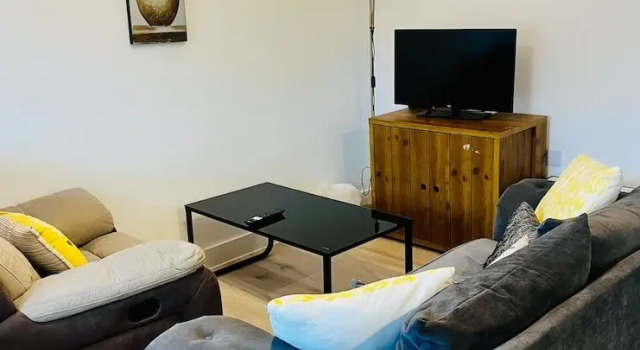 2 Bed Flat - Sleeps 8 - Pets - Garden - Parking, Book Lejlighed Hoteller i Nottingham med parkering, Parkering