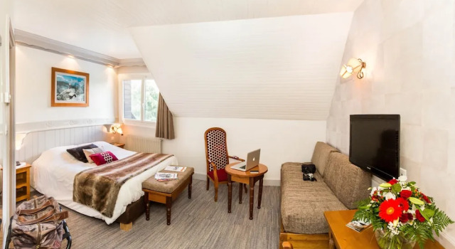 Полулюкс Hôtel & Spa Les Bartavelles