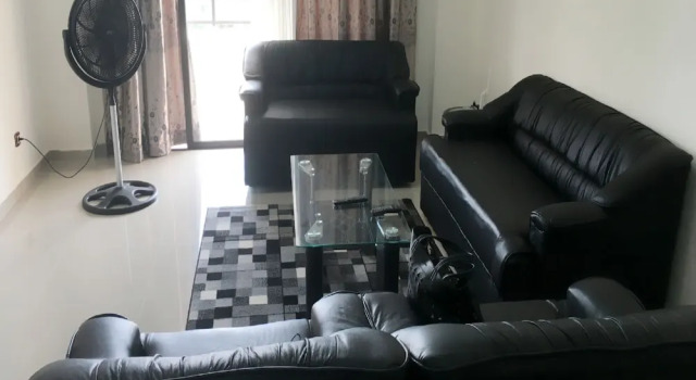 Résidence Fawaz, Boek Appartement Hotels in Abidjan met parkeren, Parkeren