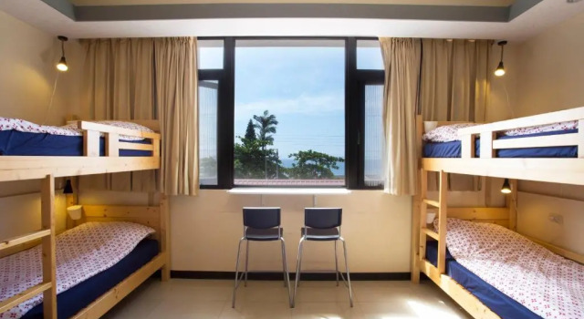 Кровать в общем номере Dali Yi International Hostel