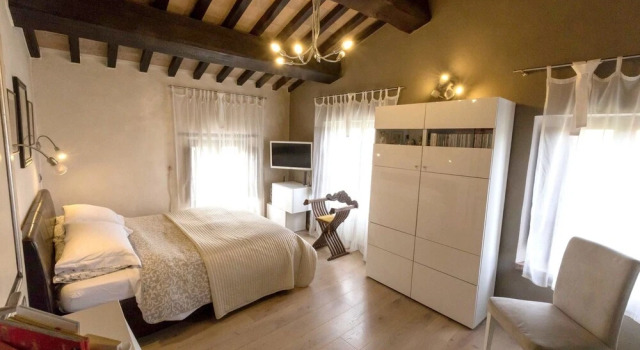 House With 2 Bedrooms in Montone, With Furnished Garden and Wifi, Rezervovat Hotel Hotely v Montone s parkováním, Parkování