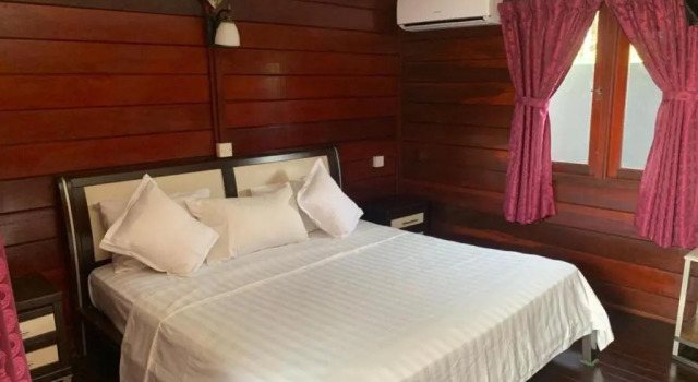 Шале с балконом и с красивым видом из окна Nipah Bay Villa