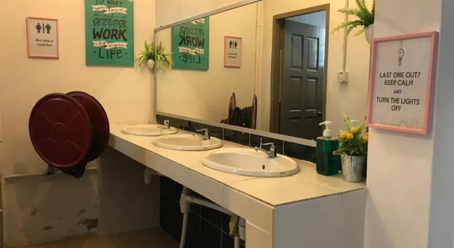 Кровать в общем номере Check In Lodge