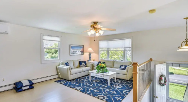Коттедж Coastal Home: 1 Mi to Beach, 2 Mi to Dtwn Newport!