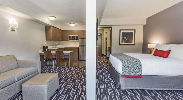 Двухместный люкс c 1 комнатой Microtel Inn and Suites by Wyndham Kitimat