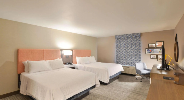 Четырёхместный номер Standard Hampton Inn & Suites Menomonie-UW Stout
