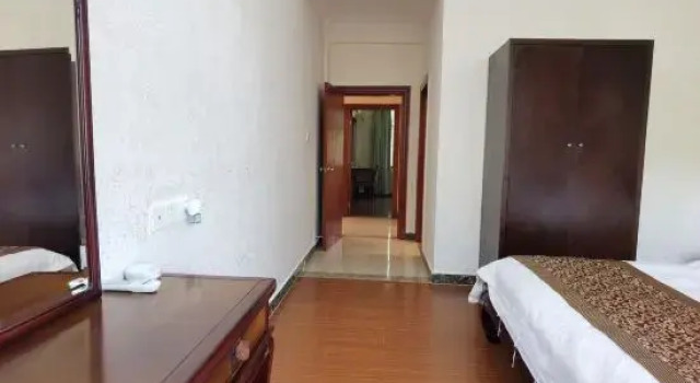 Люкс с 3 комнатами с видом на сад Jingming Hotspring Holiday Resort