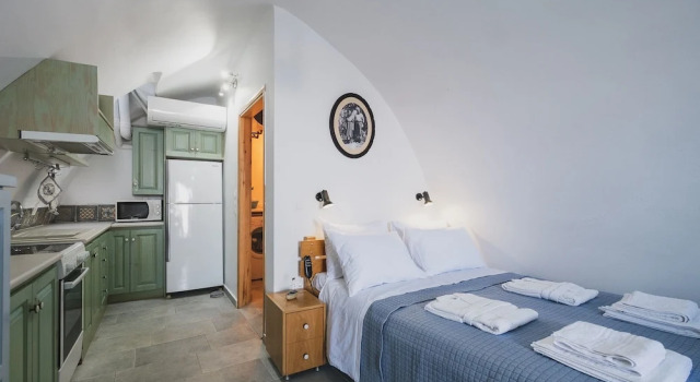 Апартаменты c 1 комнатой Karavos View - An artists hideaway Paradise