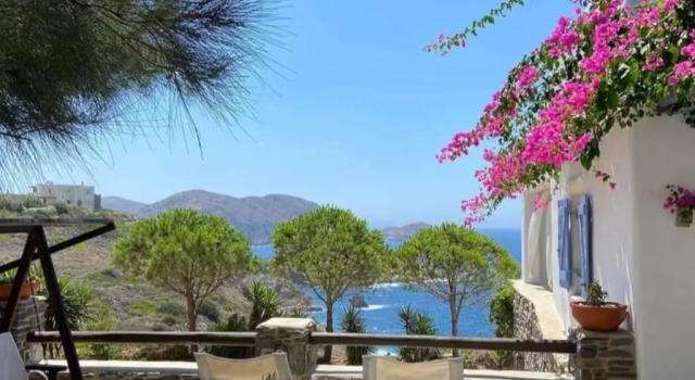 Коттедж с 3 комнатами C & C _ Cycladic house with endless sea view