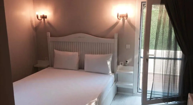 Erythros Boutique Hotel