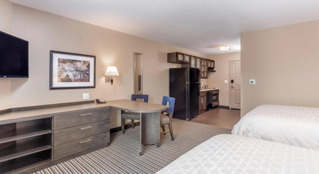 Четырёхместный люкс Candlewood Suites Eau Claire I-94 by IHG