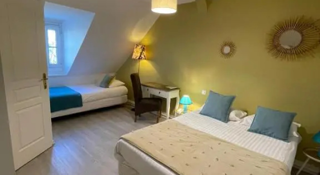 Трёхместный номер Standard Hotel Val De Loire