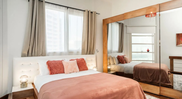 Beautiful Apt. With City Views In Lakeshore Tower, Забронировать Отель Дубай Эмират Дубай, рядом с Остановка трамвая Marina Towers