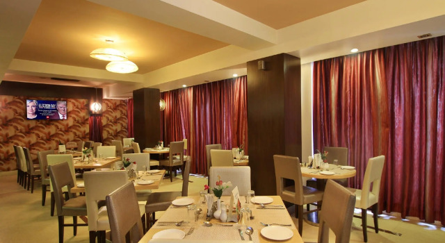 La Sara Grand, Prenota Hotel Hotel a Karnataka con parcheggio, Parcheggio