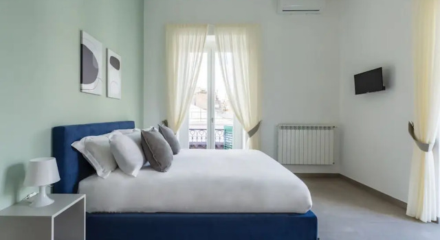 Duomo 5 - Maria s Bright Flat at the Cathed w Balc, Забронировать Апартаменты/квартира Апартаменты Неаполя, рядом с Accademia di Belle Arti di Napoli, Апартаменты/квартира