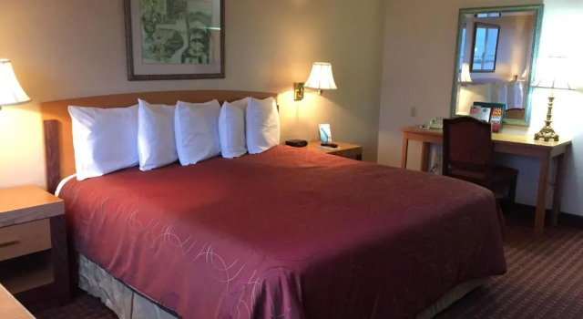Номер с видом на гавань Port Angeles Inn