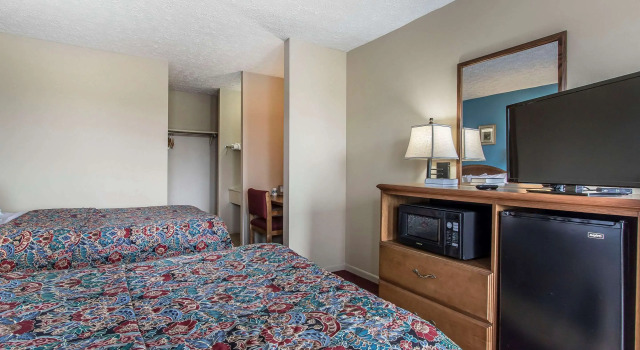 Standard Vierer Zimmer Rodeway Inn Jackson