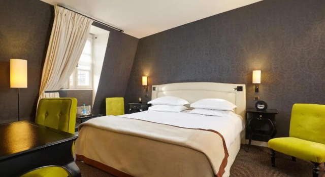 Четырёхместный номер Standard Le Pavillon de la Reine & Spa, Place des Vosges