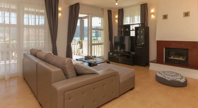 Lavish Villa in Poljica Near Sea