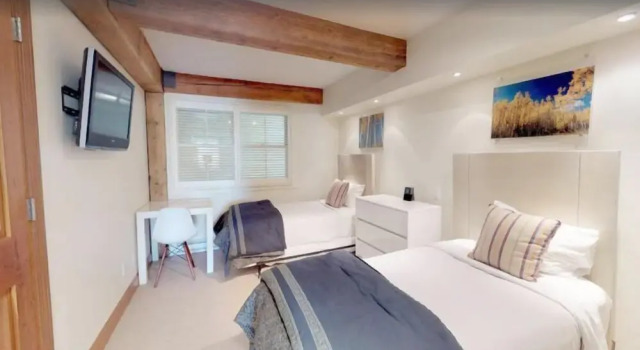 Ski In, Ski Out 4 Bedroom Condo in Snowmass Village With Pool and Hot Tubs, Забронировать Отель Сноумасс-Виллидж Горнолыжный курорт Аспен-Сноумас, рядом с Krabloonik Dogsled Rides