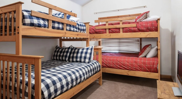 Коттедж Family Getaway~pool, Hot Spring, Scuba & Ice Castles 727 4 Bedroom Home by RedAwning