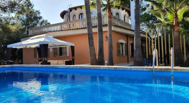 Коттедж Beautiful 5-Bed House quiet area close to Campos
