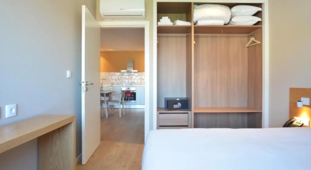 Полулюкс Hotel Spot Family Suites