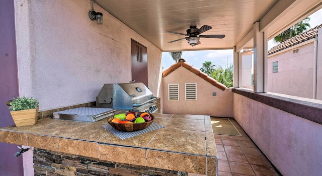 Oceanside Home w/ Rooftop Patio, Walk to Beach!, Забронировать Отель Отели Оушенсайд 3 звезды, рядом с Пляж Оушенсайд, 3*
