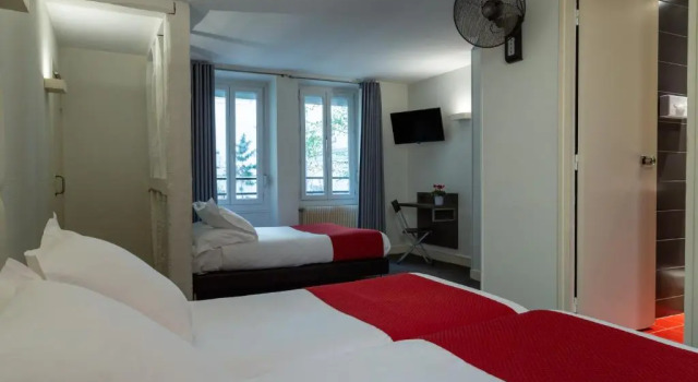 Четырёхместный номер Standard Alfred Hotels Paris Lecourbe- Hôtel Rénové