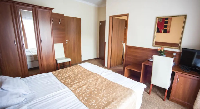 Четырёхместный семейный номер Standard с 2 комнатами с балконом Hotel Viktória