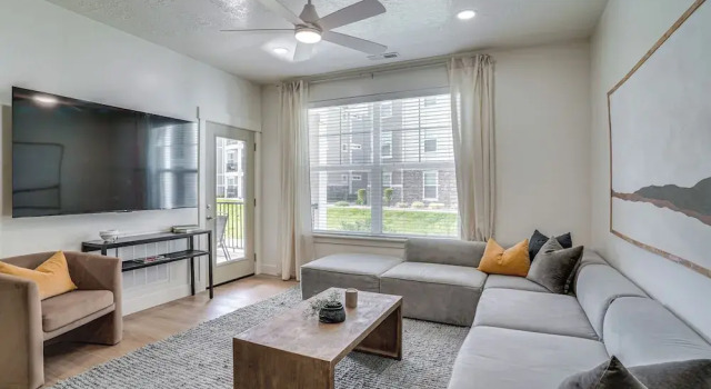 Sleek Vineyard Condo w/ Access to Community Pools, Boek Appartement Orem Utah