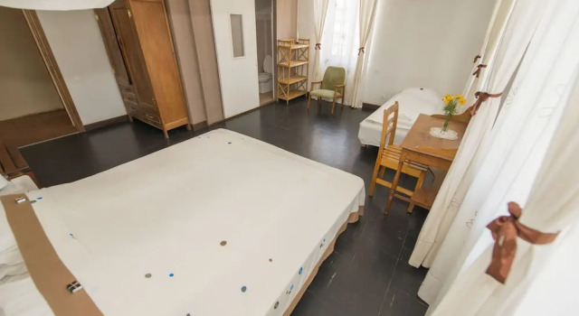 Lovasoa CCCC - Hostel, Rezervovat Hostel Hotely v Analamanga s parkováním, Parkování