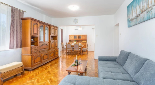 Stunning Apartment in Malinska With Wifi and 2 Bedrooms, Prenota Appartamento Hotel a Isole Quarnerine con parcheggio, Parcheggio