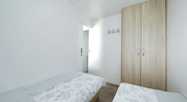 Mobile Home Safir, Забронировать Дом для отпуска Отели Биоград-на-Мору с парковкой, рядом с Частный Пляж «Кемп Сенди», Парковка