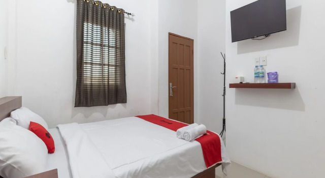 RedDoorz near Stasiun Pematangsiantar, Book Hotel Pematangsiantar Sumatra