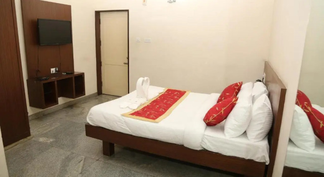 Двухместный номер Standard Soundarya Hotel