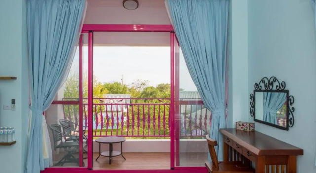 Четырёхместный номер Standard с видом на сад XinFu Traveler Inn