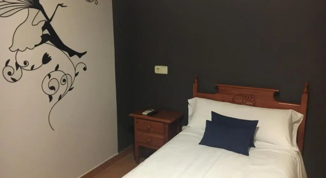 Hostal IMAGINATELO, Забронировать Отель Карраскоса-дель-Кампо 