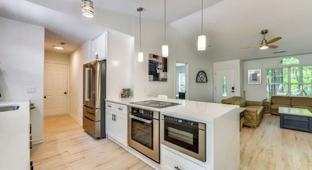 Коттедж Mooresville Retreat w/ Patio, 1 Mi to Lake Norman!