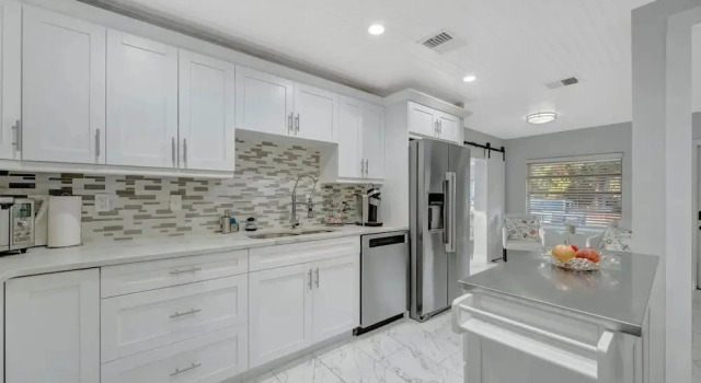 Коттедж Sleeps 8 Near Busch Gardens With BBQ and Fenced Yard
